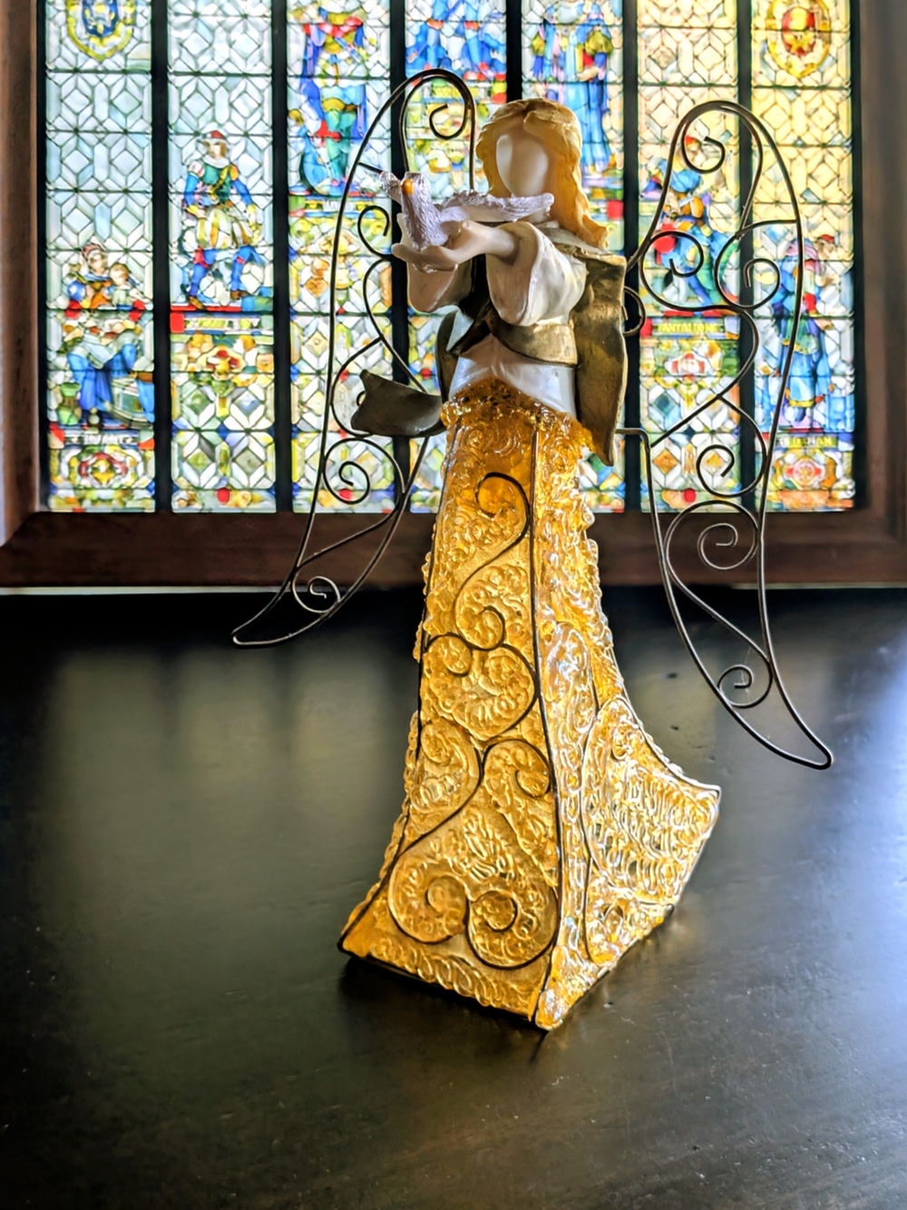 VTG Gold Angel Figurine - Art Décor / Tree Topper - Elegant Golden Accent Piece